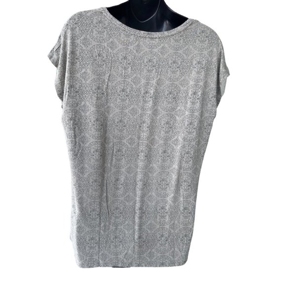 🌸6/$20🌸 Embroidered Shortsleeve T-Shirt - Picture 3 of 7